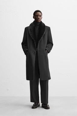 COAT WITH CONTRAST COLLAR