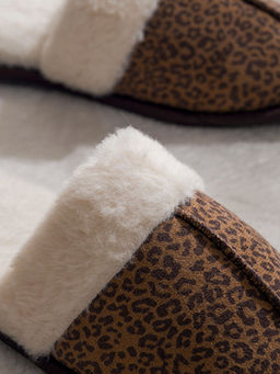 Leopar Desenli Kad?n Ev Terli?i