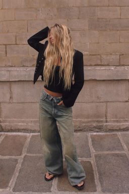 BLAZER ENTALLADA HOMBRERAS / Negro