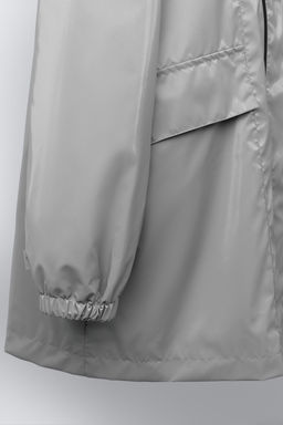 CAZADORA CAPUCHA ENGOMADA WATER REPELLENT / Plata
