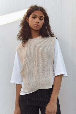 CONTRAST T-SHIRT AND VEST - Zara фото 4