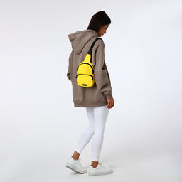 Сумка-слинг на молнии TEXTURA, наружный карман, жёлтая