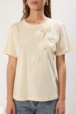 Trendyolmilla Ac?k Tas %100 Pamuk Aksesuar Cicek Detayl? Regular/Normal Kal?p Orme T-Shirt TWOSS25TS00026 фото 3