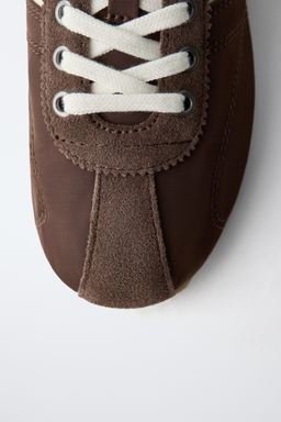 ZAPATILLA DEPORTIVA COMBINADA / Marr?n