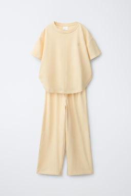 CONJUNTO CAMISETA Y PANTAL?N WIDE LEG LISOS / Amarillo