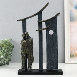 Фигурка полистоун Двое в городе, под металл, 24?7.7?37.4 см