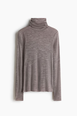 Top de lana con cuello alto