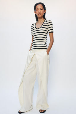 CAMISETA RIB ESCOTE REDONDO / Blanco / Negro