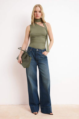 Haki Fitted/Vucuda Oturan Asimetrik Yaka Baglama Detayl? Yumusak Orme Bluz TWOSS26BZ00480