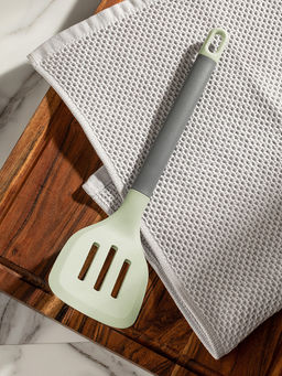 Лопатка кулинарная с прорезями 33,5x8,8x5,5 зеленый силикон, нейлон, ПП