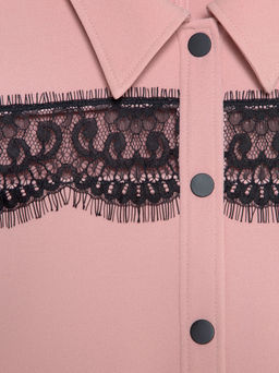 CONTE Платье-рубашка с фактурным кружевом LPL 1038 dusty rose-black - Conte elegant фото 5