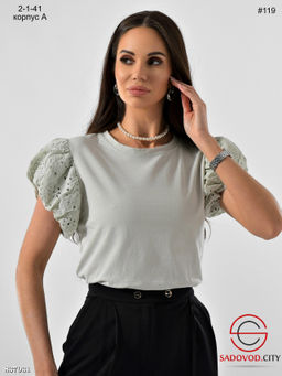 Футболка женская с вышитыми рукавами