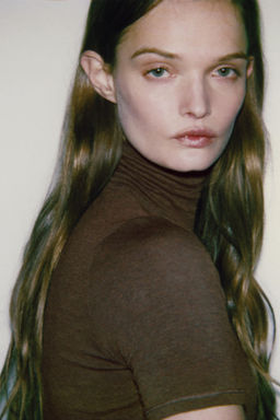 CAMISETA CUELLO ALTO ASIM?TRICA / Marr?n - Zara фото 4