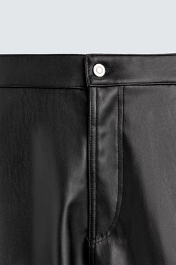 BERMUDA WIDE FIT EFECTO PIEL / Negro / Blanco - Zara фото 9
