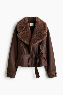 Cazadora biker con cuello de borreguito