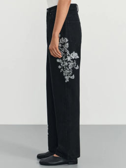 Джинсы straight с декоративной вышевкой / Zarina