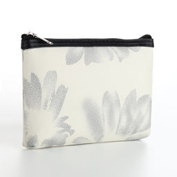 Косметичка на молнии плоская, с принтом Ромашки, белая