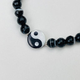 Браслет из полосатого Агата с перламутровой вставкой Инь-Янь - Радуга самоцветов фото 3