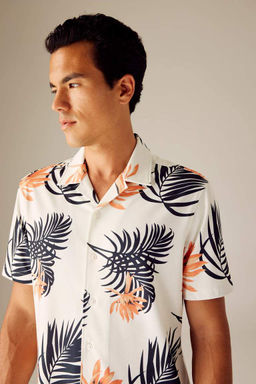 Рубашка из чесаного хлопка с короткими рукавами и воротником в стиле пэчворк стандартного кроя с принтом - Defacto фото 4