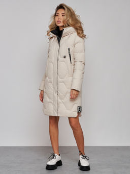 Пальто утепленное молодежное зимнее женское бежевого цвета 589899B - RoccaManer фото 4