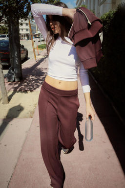 TROUSERS WITH ZIPS