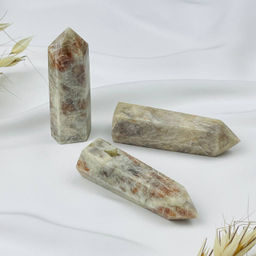 Кристалл из Лунного камня