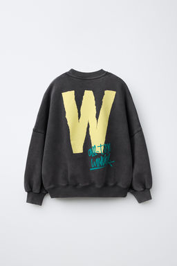 CAMISETA EFECTO LAVADO ESTAMPADO TEXTO / Gris antracita