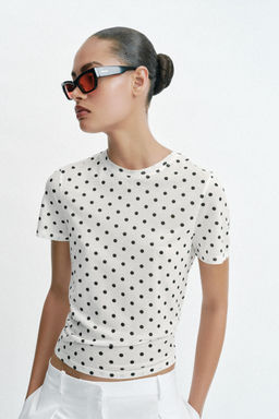CAMISETA LUNARES MANGA CORTA / Crudo / Negro