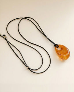 Кулон на шнурке