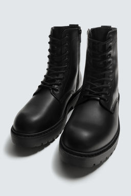 CHUNKY LACE-UP BOOTS