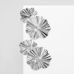 Цена за 2 шт. Серьги металл «Атмосфера» сжатые цветы, цвет серебро