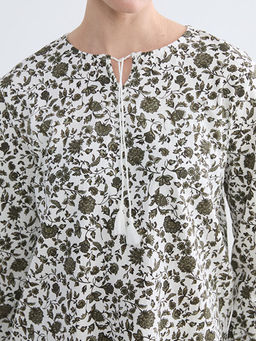 Ba?lamal? Yaka ?i?ekli Bluz