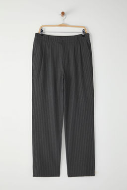 Antrasit Cizgili Pileli Klasik Baggy Fit Kumas Pantolon TMNSS24PL00024