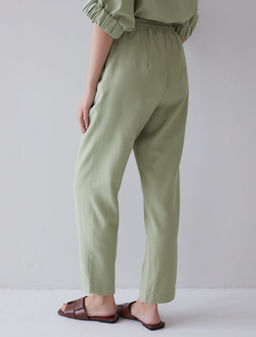 Брюки бананы с поясом на резинке из плотного лиоцелла