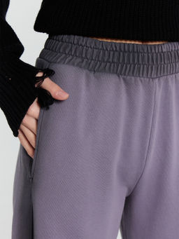 Брюки джоггеры женские серые с обработкой эйсид ACID WASH серый 182531 - Mark formelle фото 5