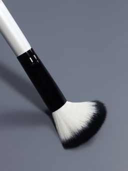 Набор кистей для макияжа SMOKY, 8 шт., чехол на молнии, белый, чёрный