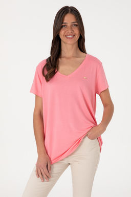 Kad_n Pembe Modal Kar___ml_ V Yaka Basic Ti__rt Sepette S_rpriz _ndirim