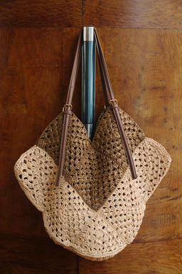 BOLSO SHOPPER CUERPO TRENZADO / Beige claro