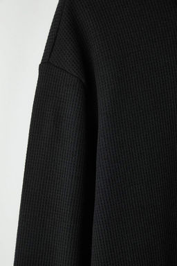 Tas Oversize/Genis Kesim Dokulu Uzun Kol Polo Yaka T-shirt TMNAW26PO00000 - Trendyolmilla фото 6