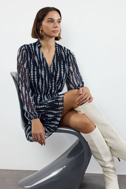 TRENDYOLMILLA Lacivert Desenli Kruvaze Yaka Skater/Belden Ac?lan Mini Astarl? Sifon Dokuma Elbise TWOAW25EL00255 фото 6