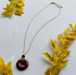 Кулон на цепочке из кирпичной Яшмы