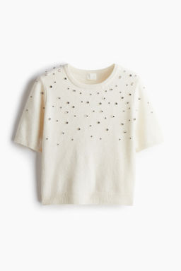 Top de punto fino con detalles de strass