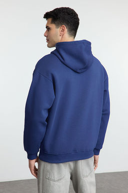 Lacivert Oversize/Genis Kesim Kapusonlu Ici Polarl? Bask?l? Sweatshirt TMNAW25SW00071