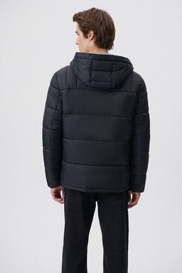Мужской черный пуховик с капюшоном 0110266-900 23k008001e0011