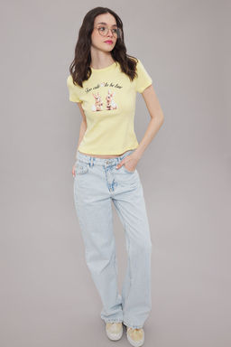 Ac?k Sar? Tavsan Bask?l? Fitted/Vucuda Oturan Orme T-Shirt TWOSS25TS00095