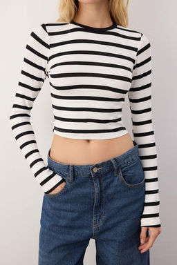 Siyah Cizgili Premium Viskoz Yumusak Kumasl? Fitted Crop Esnek Orme Bluz TWOAW24BZ00048