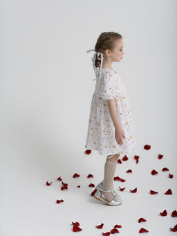 Платье для девочки на пуговицах, белый/цветочек - Lesi kids фото 10