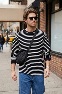TRENDYOL MAN Siyah-Beyaz Oversize/Genis Kesim Yumusak Dokulu Cizgili Sweatshirt TMNAW25SW00169 - Trendyolmilla фото 4