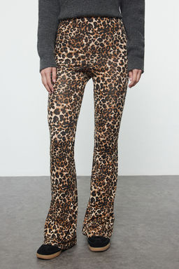 TRENDYOLMILLA Kahverengi Animal Desenli Flare/Genis Paca Yuksek Bel Pantolon TWOAW25PL00018 фото 3