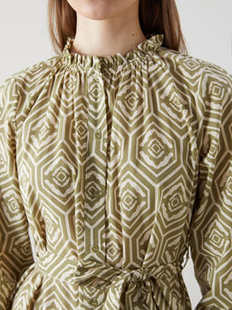 F?rf?rl? Dik Yaka Desenli G?mlek Elbise